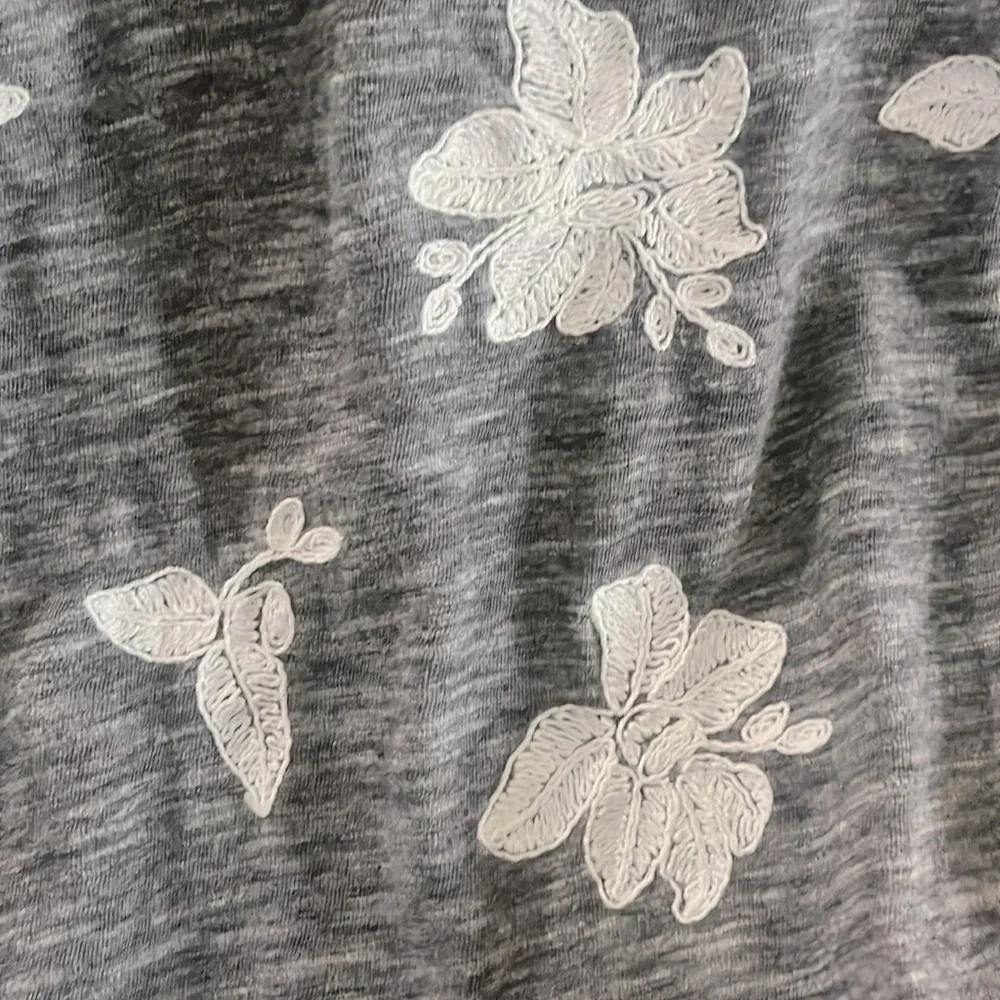 J. Crew Floral Embroidered Soft Grey Tee Size Extra Small